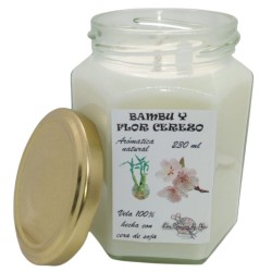Vela artesanal con aroma a bambú y flor de cerezo | Las cosucas de Yai