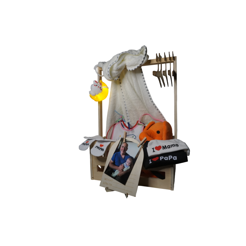 Cesta de regalo para bebé personalizada | con amor