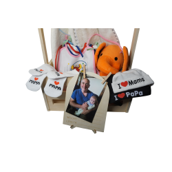 Cesta de regalo para bebé personalizada | con amor